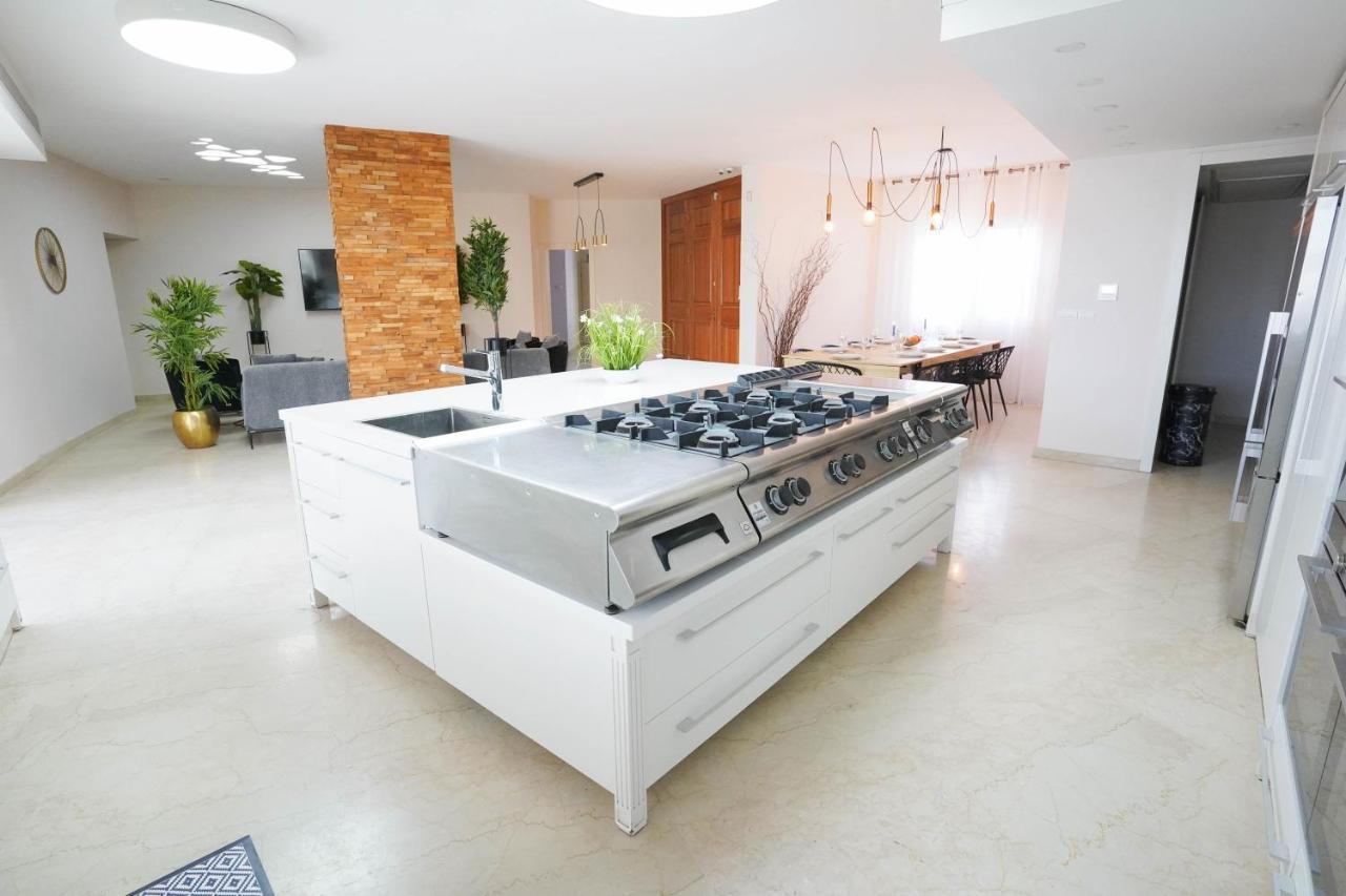 Yalarent Enorma Complex With Shared Heated Pool Leilighet Eilat Eksteriør bilde